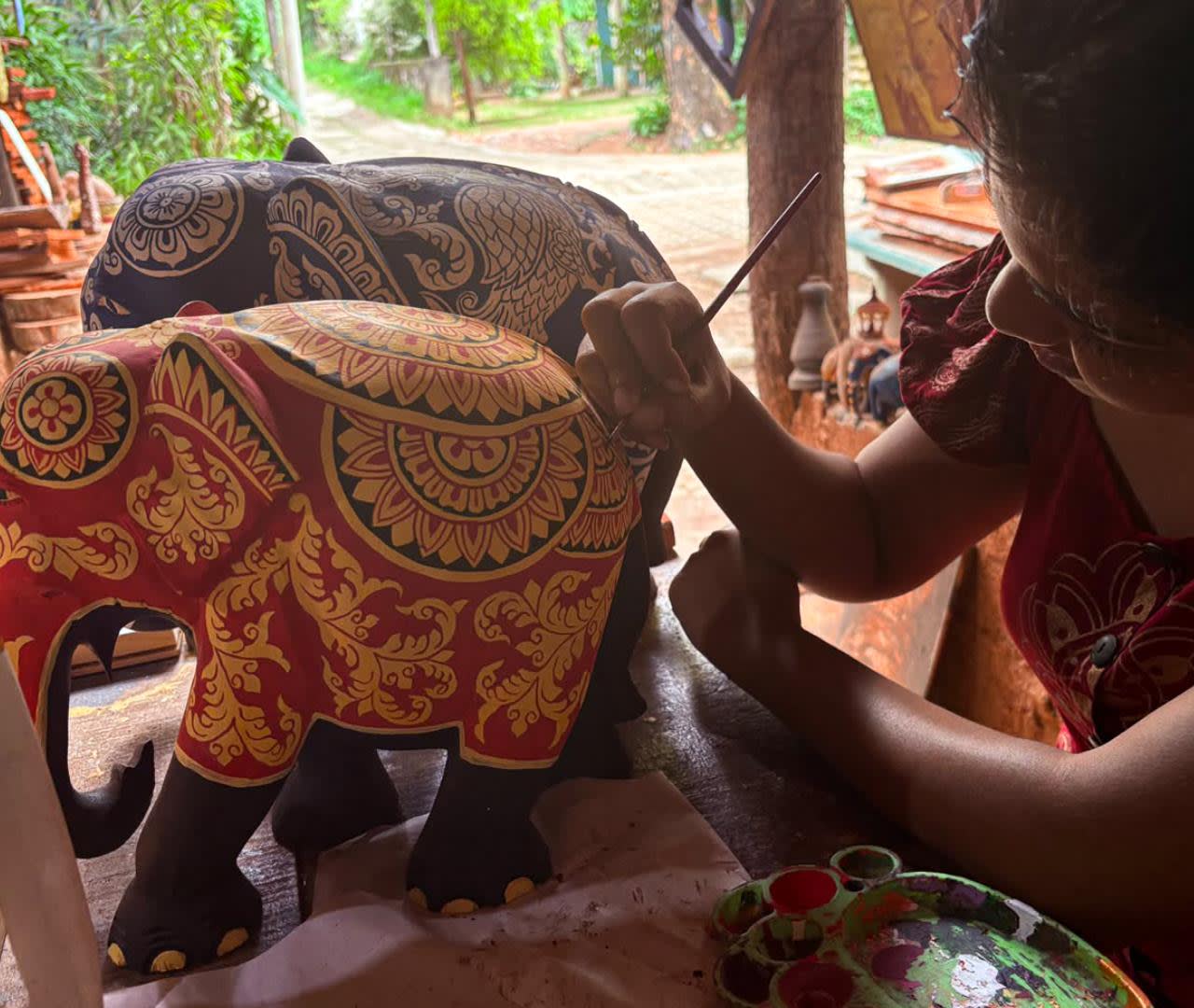 Kandy Wood Carving and Hand-Painting Workshop with a Local Artisan — guided tour in Kandy