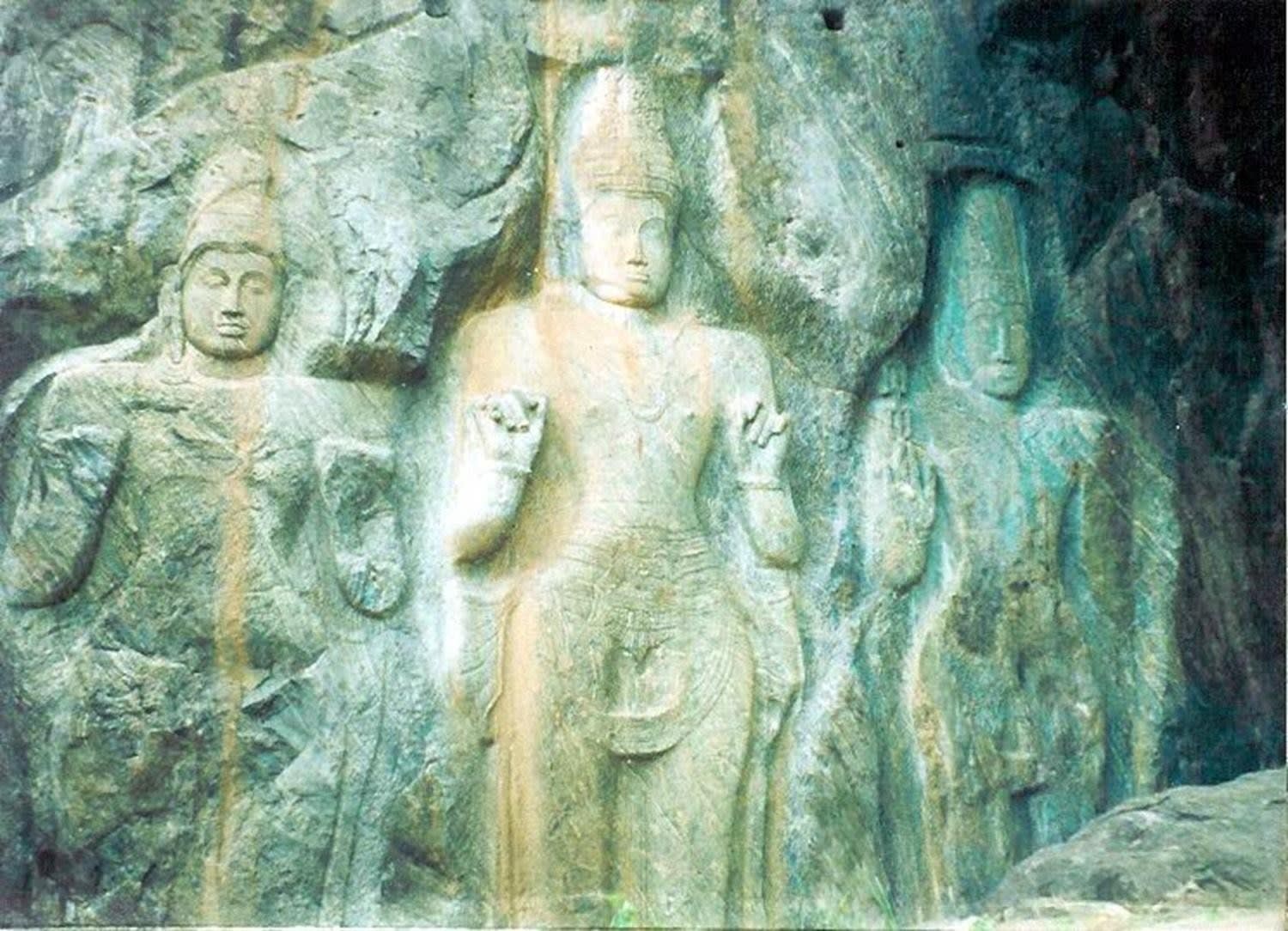 Tissamaharama to Ella Guided Transfer with Buduruwagala and the Waterfalls — guided tour in Ella