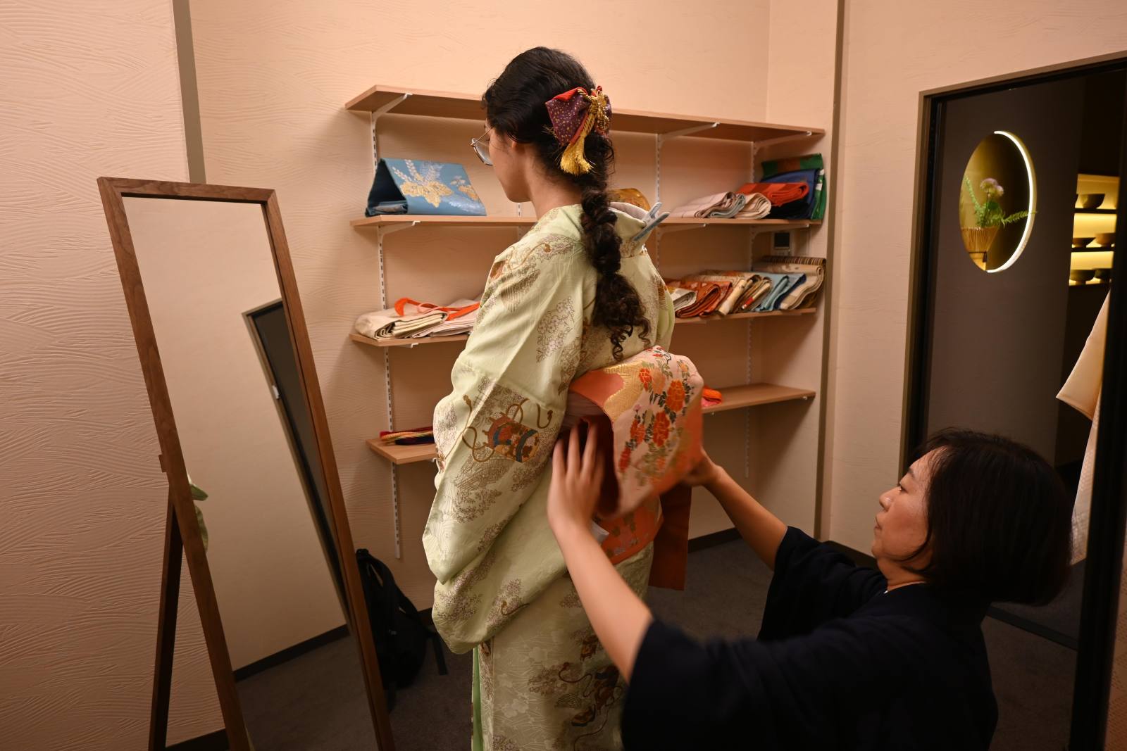 Three Traditions in One Afternoon: Kimono, Calligraphy and Tea in Osaka — guided tour in Osaka