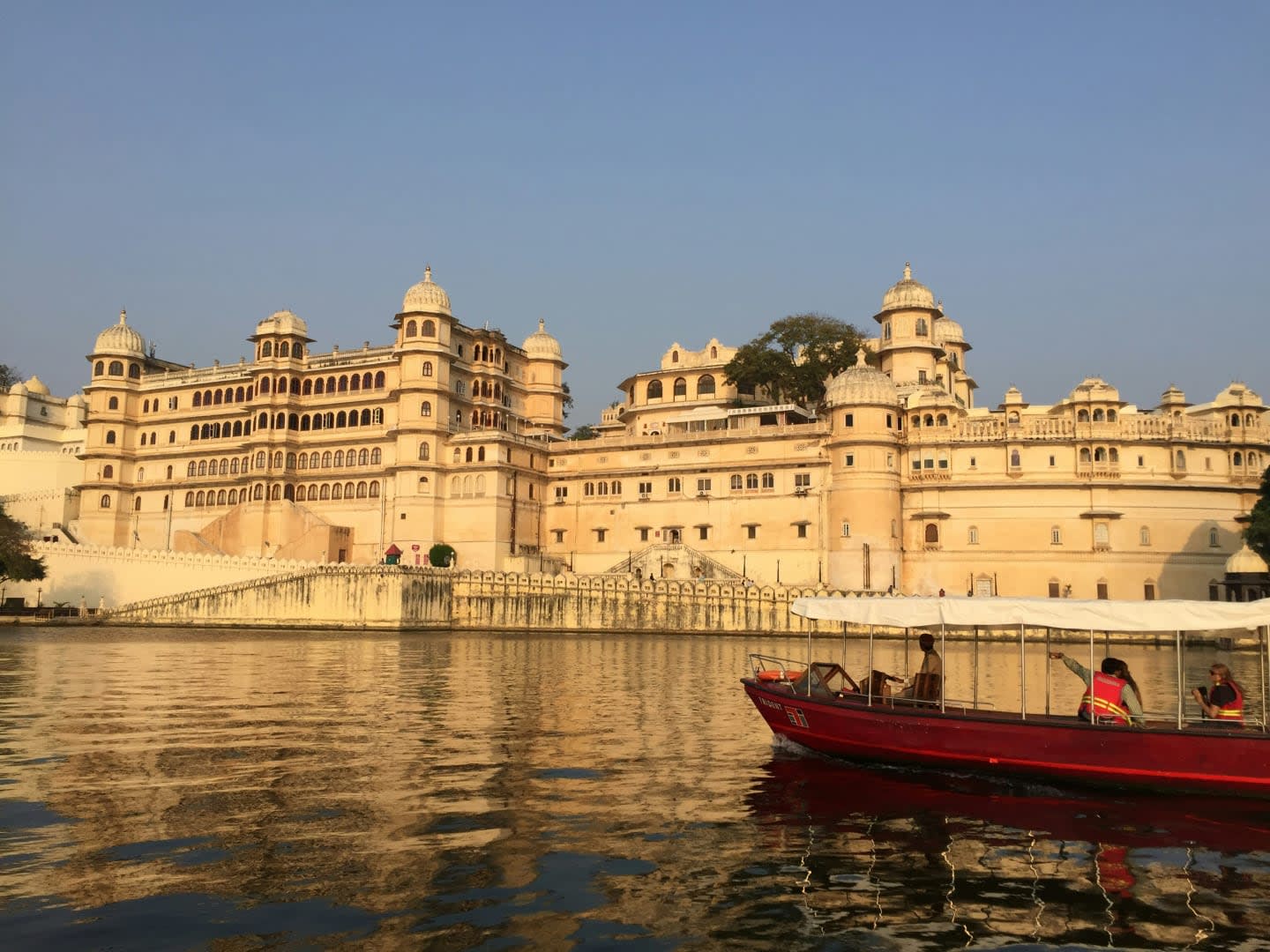 Udaipur: Full-Day Sightseeing Tour with Official Tour Guide — guided tour in Udaipur
