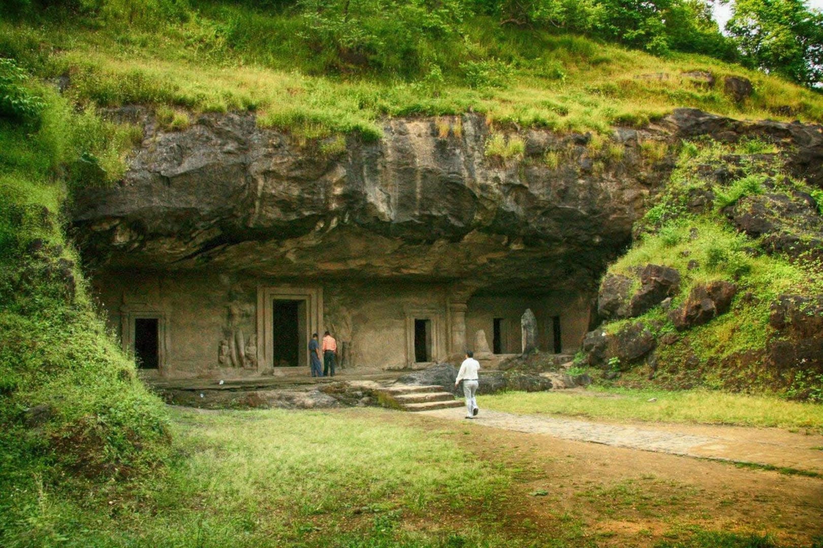 Mumbai Private Tour with Elephanta Caves & City Highlights 2