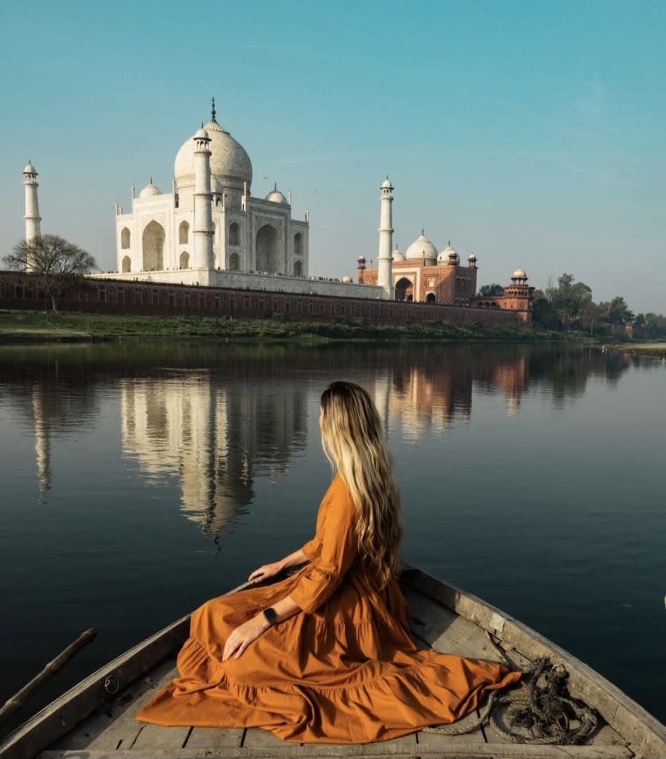 From Delhi: Taj Mahal & Agra Private Day Tour with 5* Lunch — guided tour in Delhi