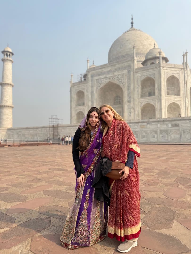 Super Fast Express Train Tour to Taj Mahal Same Day 3