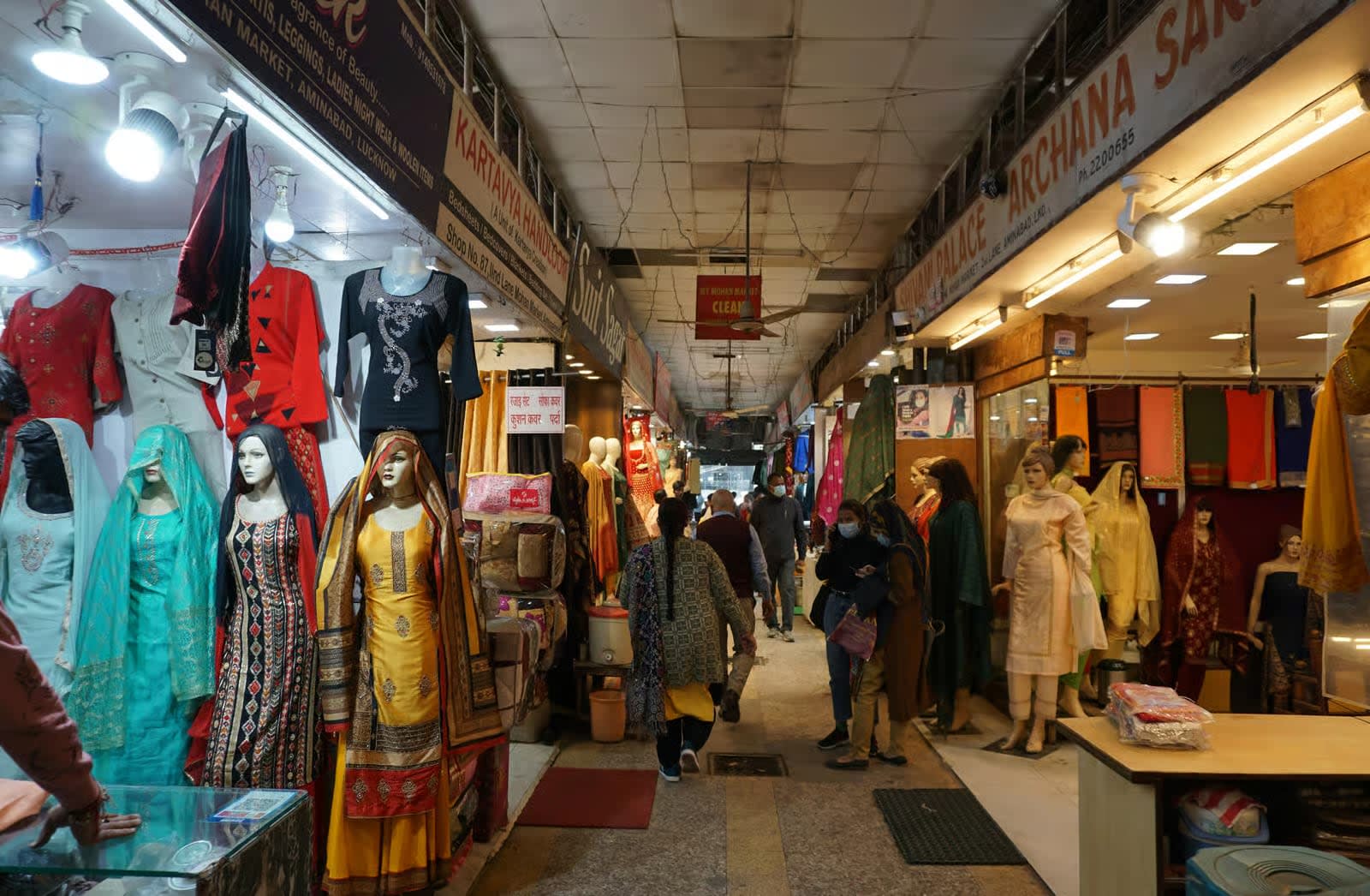 Delhi: Guided Shopping Tour Experience with Female/Male Expert — guided tour in Delhi
