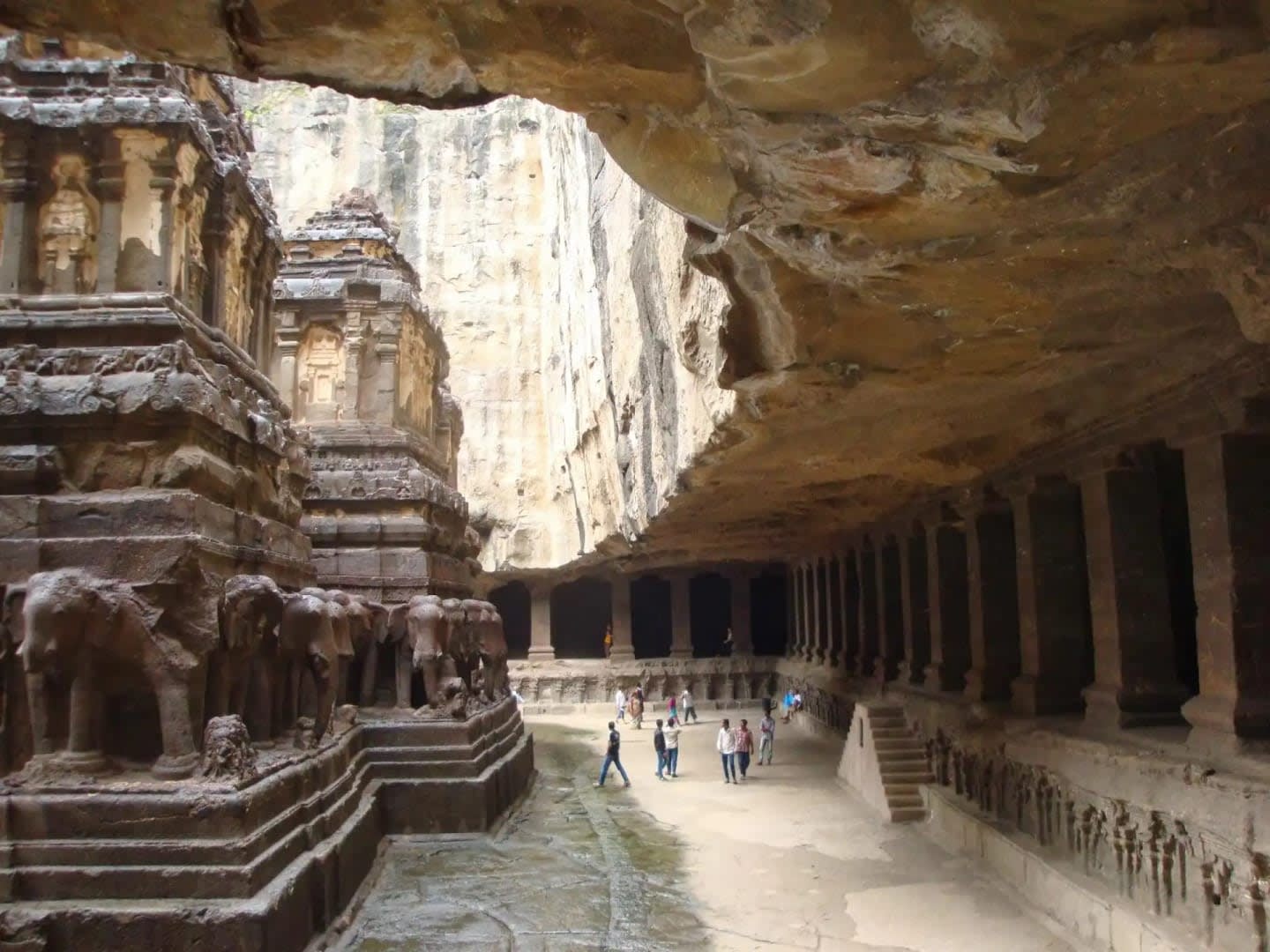 Ajanta & Ellora Caves Guided Tour with  Pick Up from City. 3