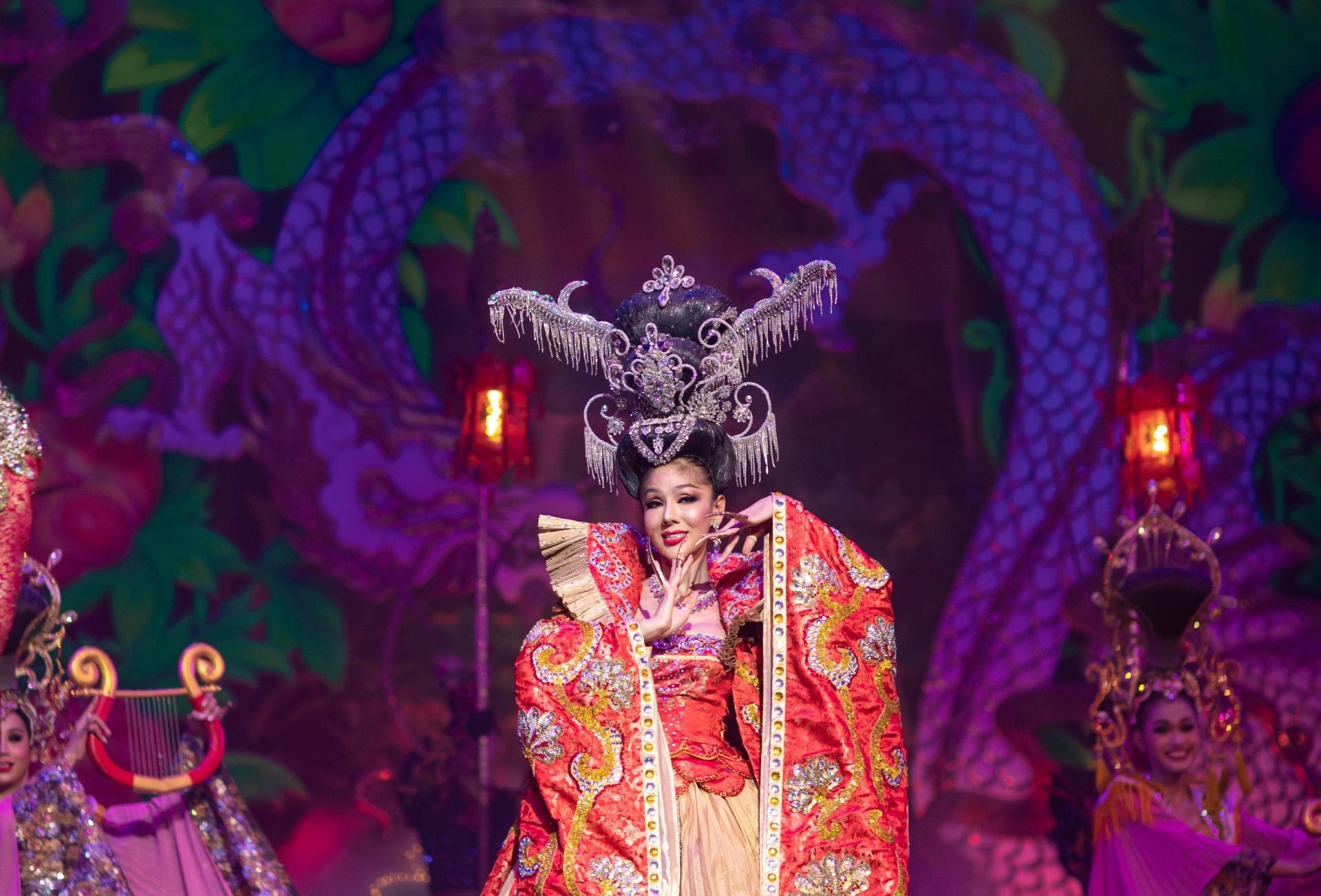 Pattaya: Alcazar Cabaret Evening Show Ticket 2