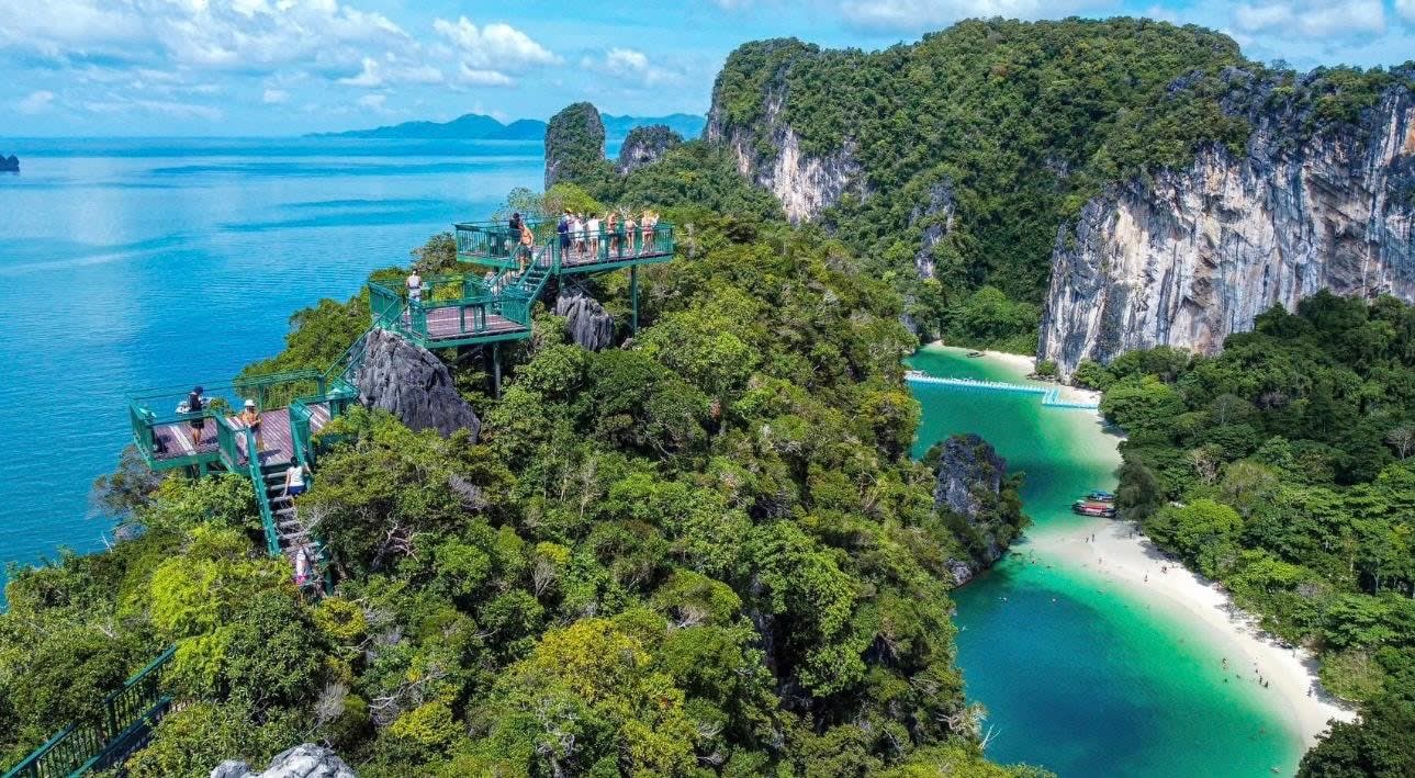 Hong Islands Emerald Lagoon and 360-Degree Viewpoint Day Trip 3