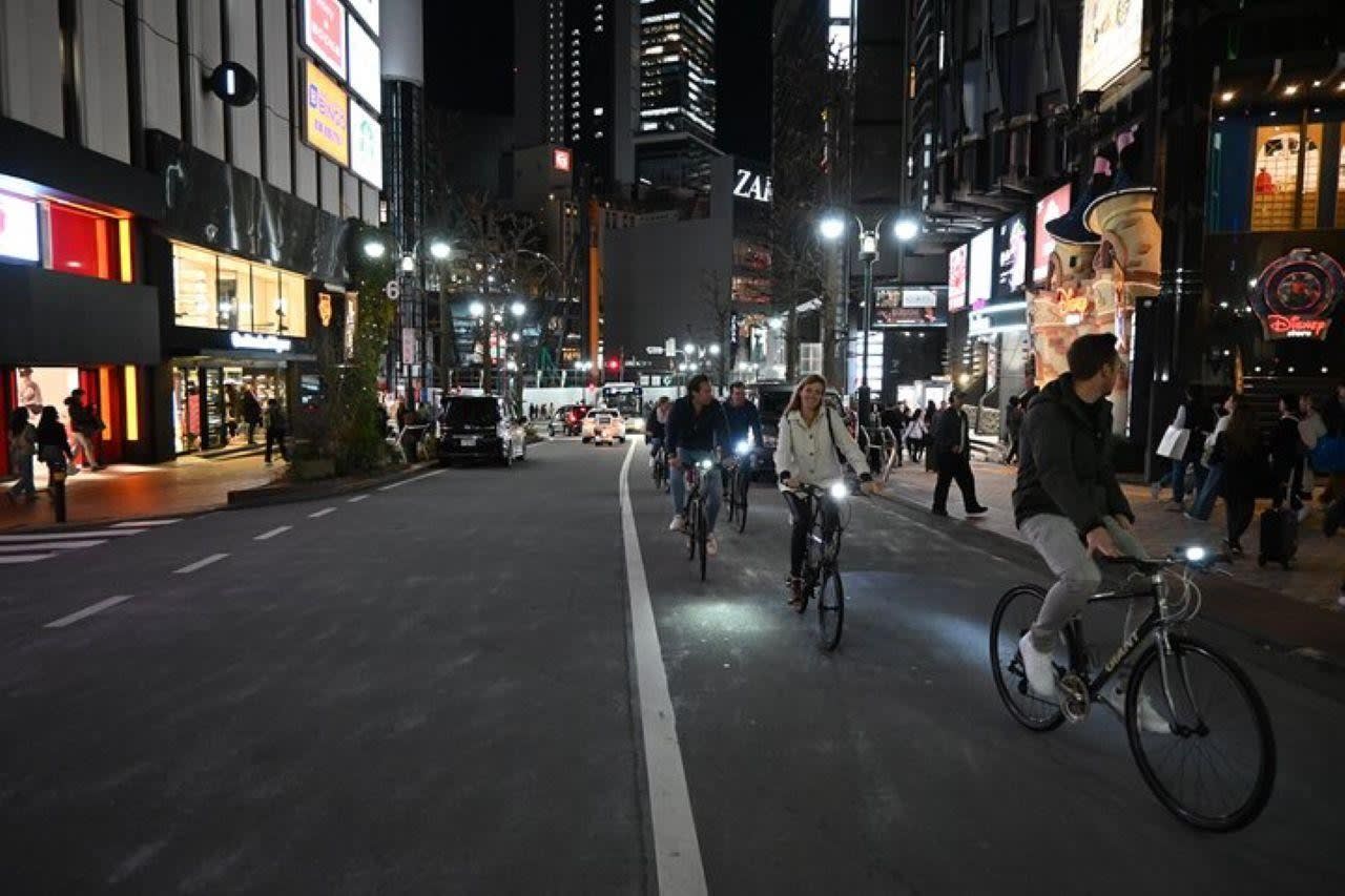 Tokyo After Dark by Bike: Omotesando, Roppongi and Aoyama Cemetery 3