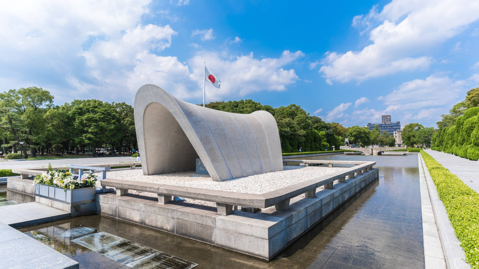 Hiroshima & Miyajima Classic Day Tour: History and Island Serenity 2