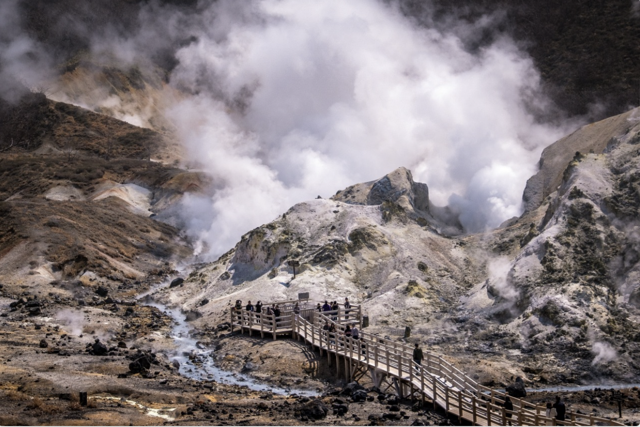 Lake Toya, Niseko and Noboribetsu: Seasonal Small-Group Day Tour 3