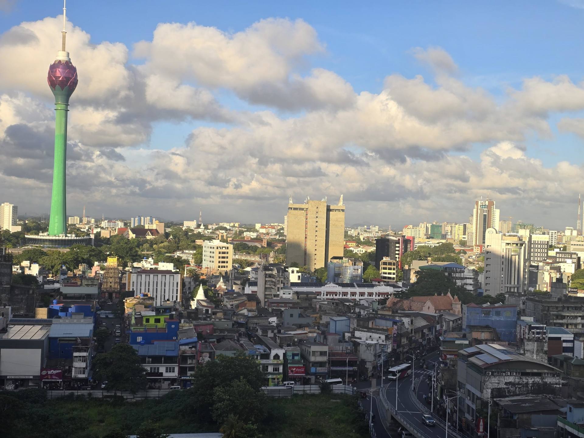 Colombo Temples and Markets: Guided Four-Hour City Tour 2