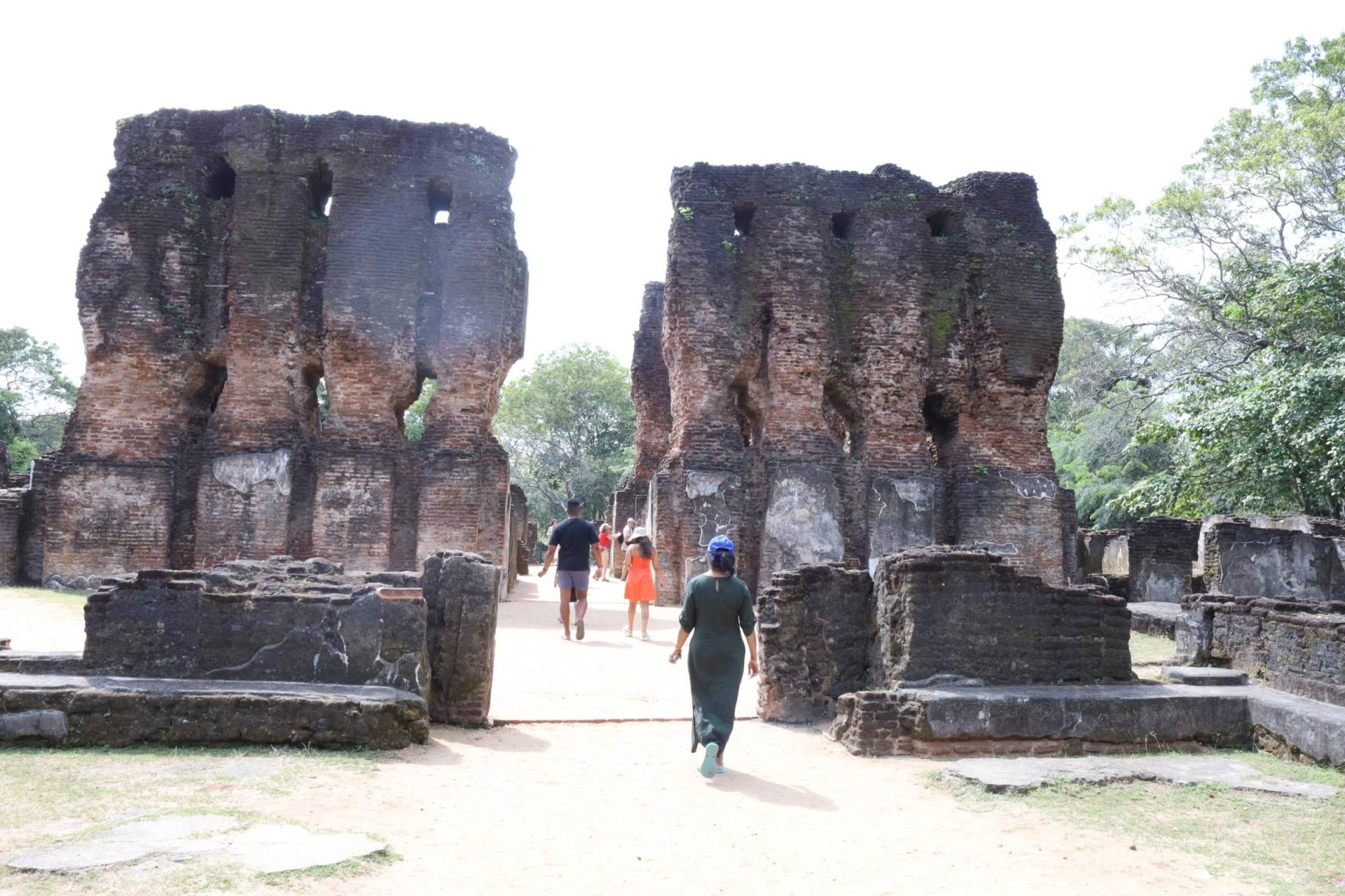 Sigiriya and Polonnaruwa: Long Guided Day Trip from Colombo 2