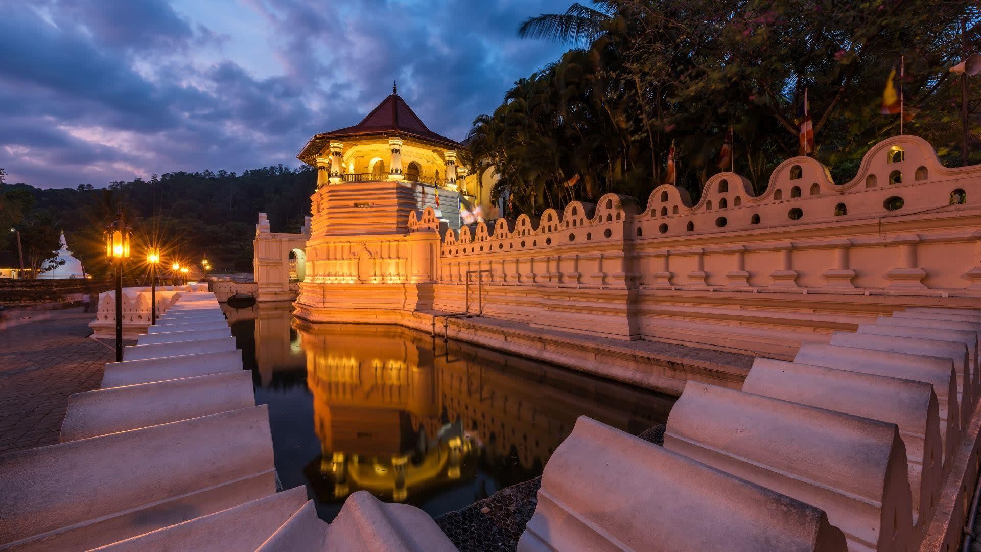 Kandy, Pinnawala and the Royal Botanic Gardens Day Trip from Colombo 2