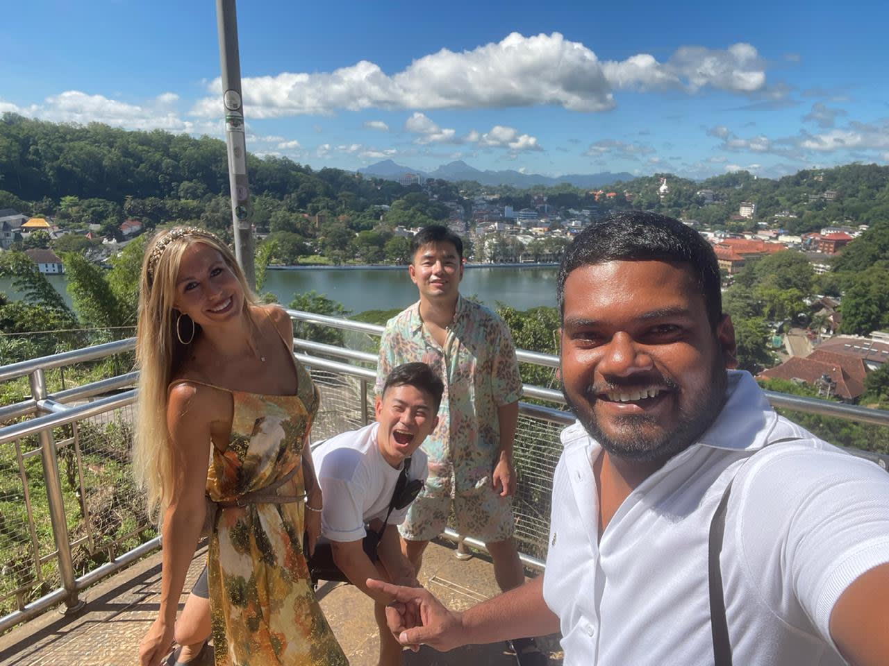 Kandy, Peradeniya Gardens and Tea Factory Day Tour from Colombo 3