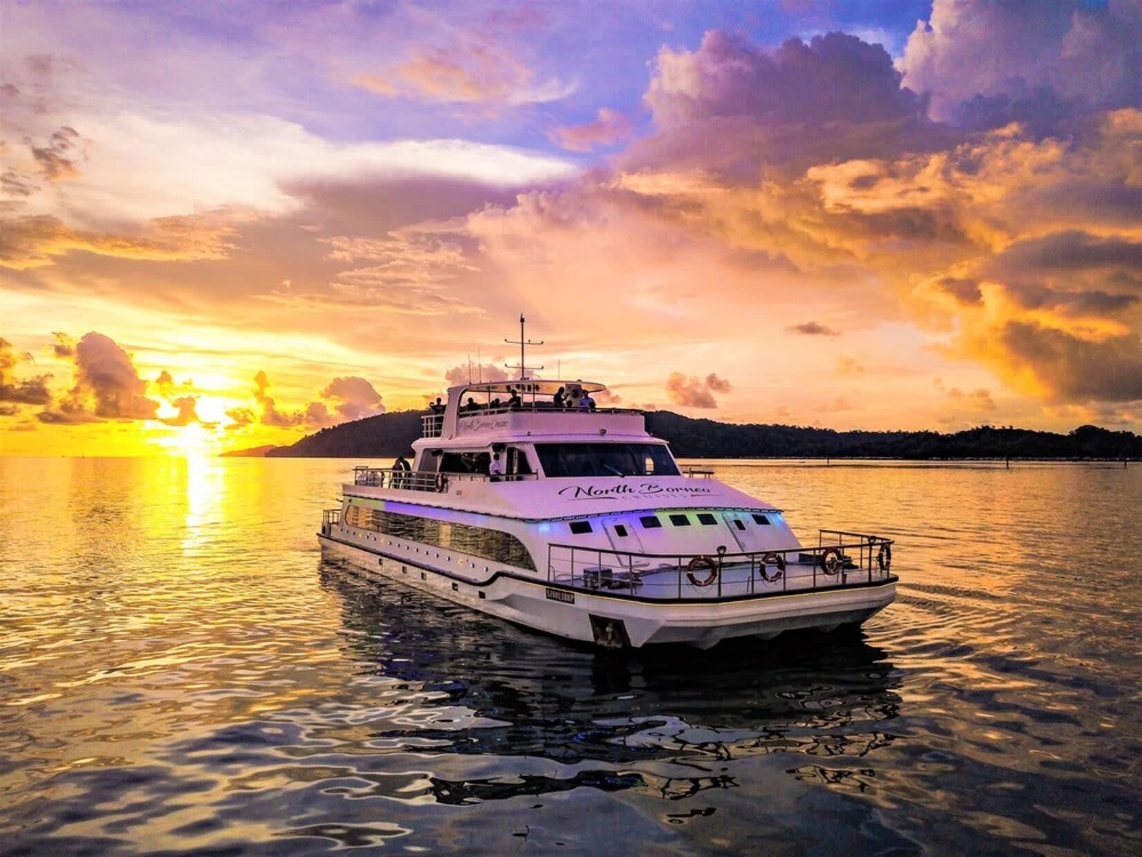 Colombo Port City Sunset Cruise with Snacks 2