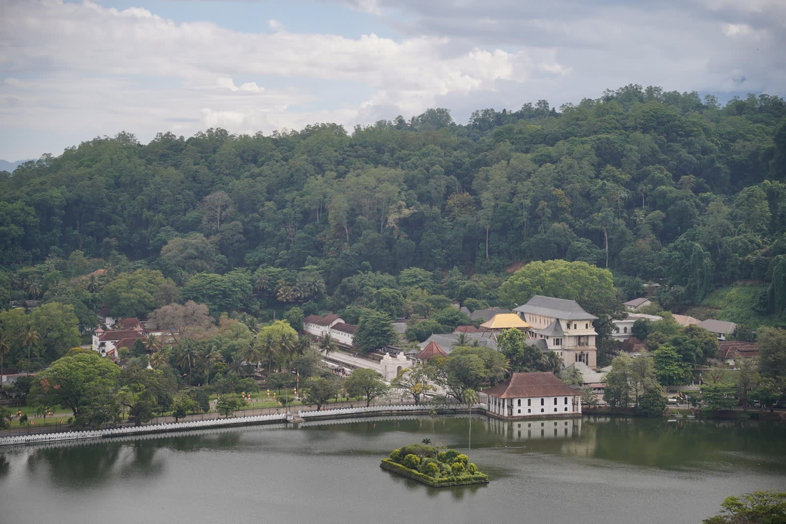 Kandy UNESCO Heritage Day by Local Bus with a Kandyan Guide 3
