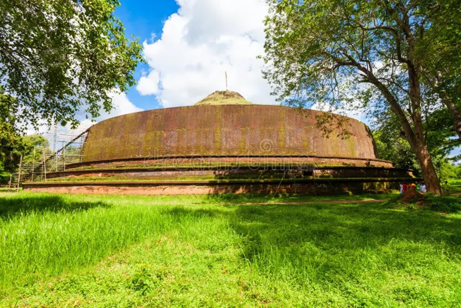 Ella to Arugam Bay Guided Transfer with Waterfalls, Temples and Buduruwagala 2