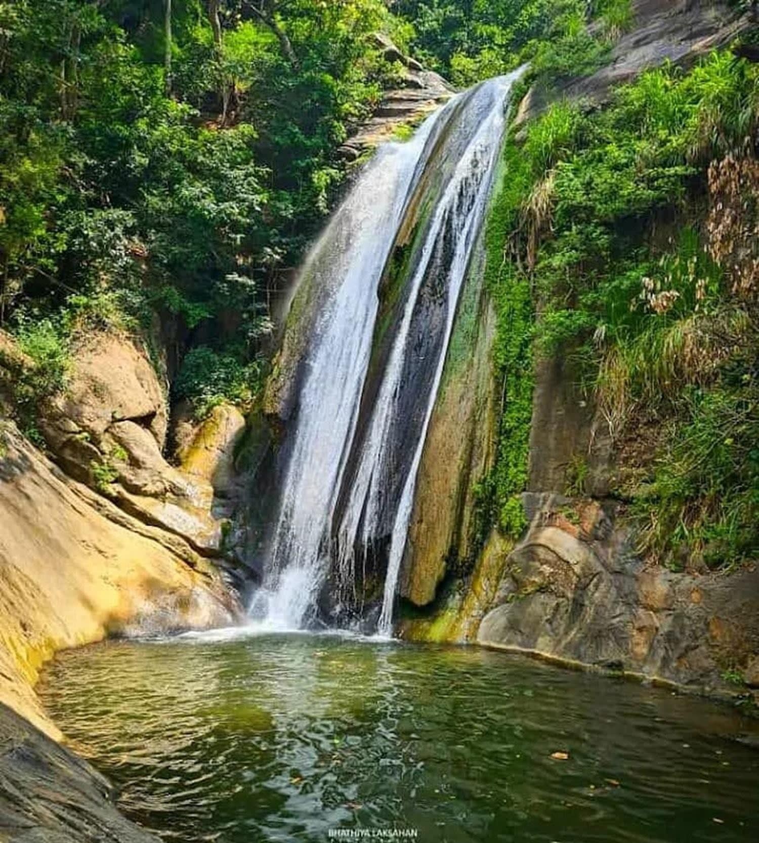 Ella to Arugam Bay Guided Transfer with Waterfalls, Temples and Buduruwagala 3