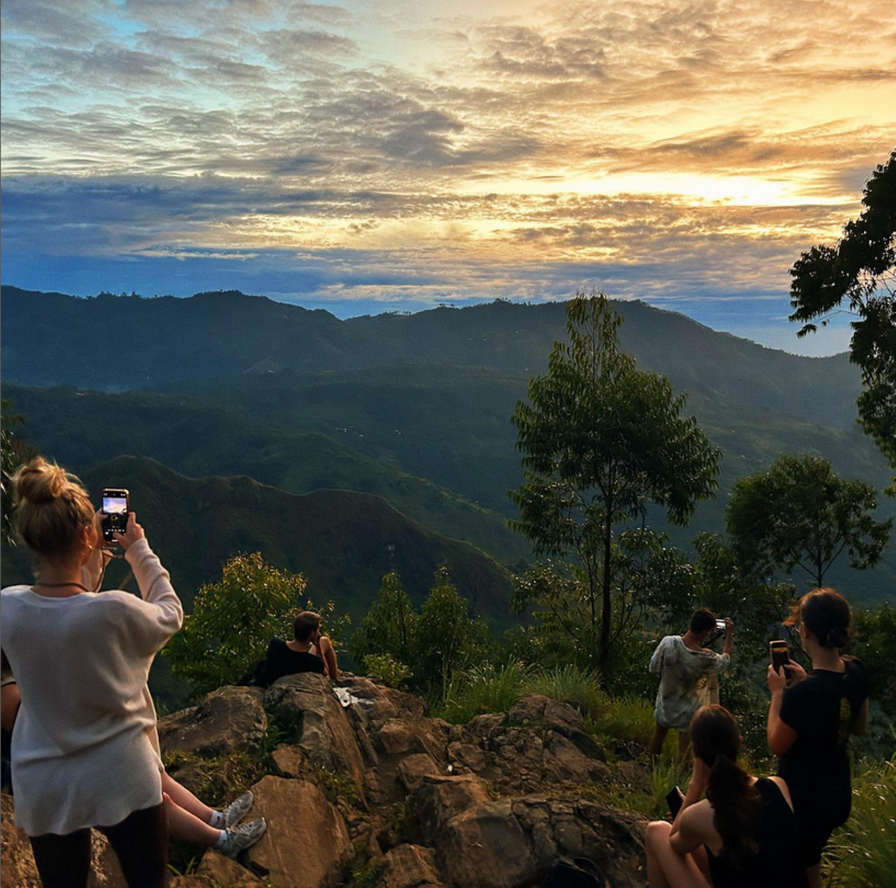 Little Adam's Peak Sunrise Hike from Ella with a Local Guide 3