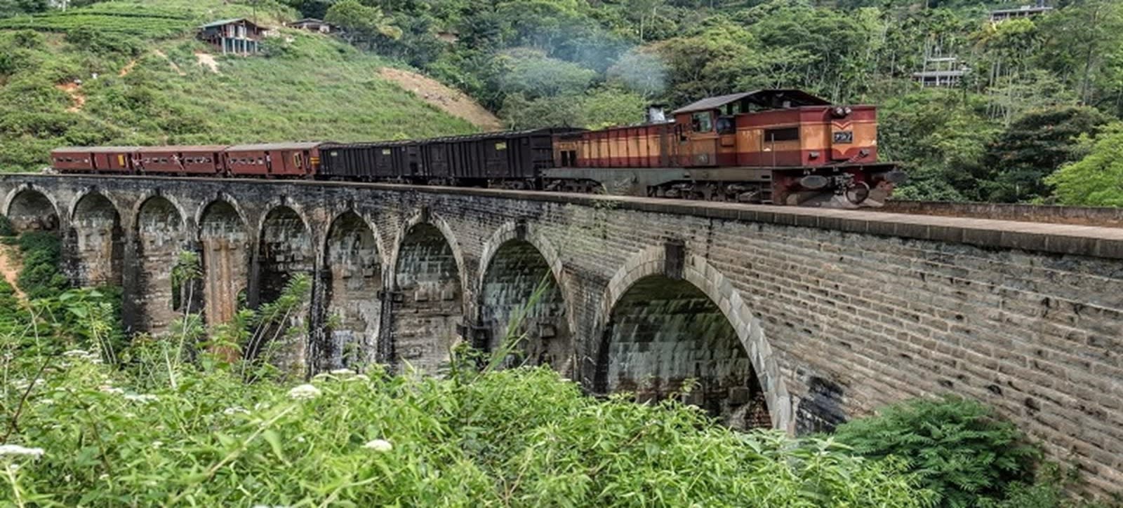 Ella Rock Guided Hike with the Nine Arch Bridge and Ravana Falls 2