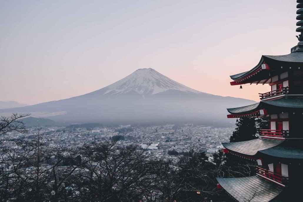 Mount Fuji Private Car Day Tour from Tokyo: Chureito Pagoda, Kawaguchiko and Oshino Hakkai