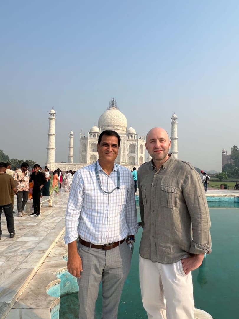 Book Official Tour Guide for Taj Mahal