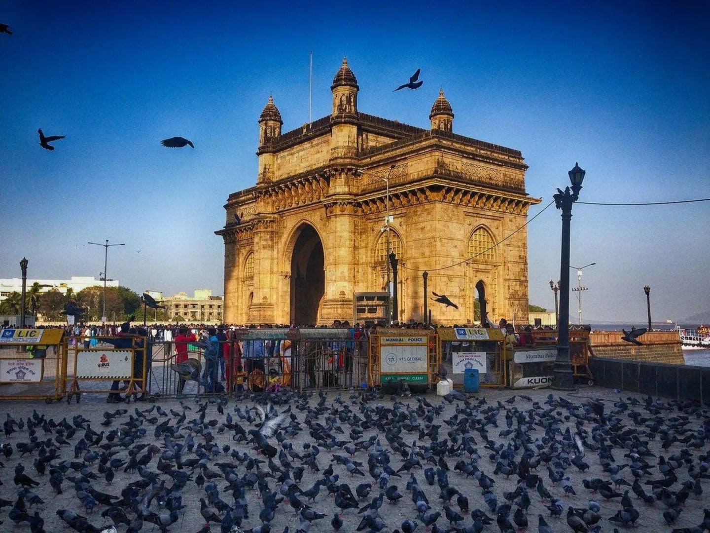 Mumbai Private Tour with Elephanta Caves & City Highlights