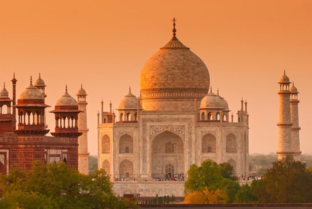 From Bangaluru : Visit Taj Mahal Over Night Stay Tour.