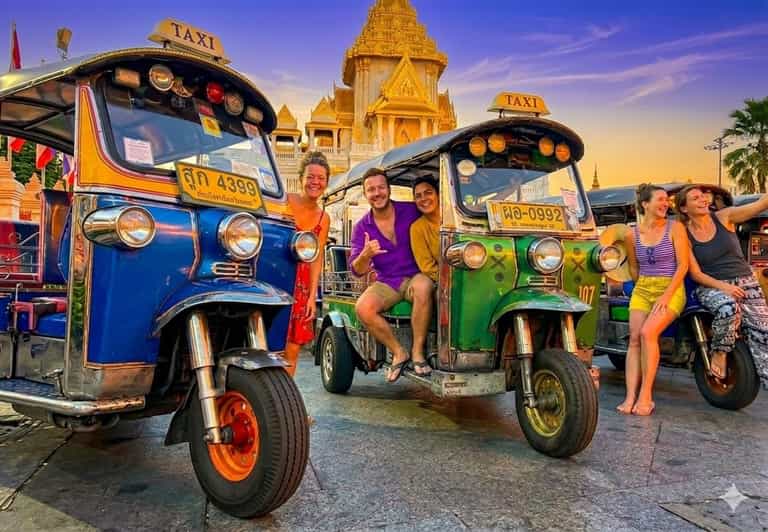 Bangkok Tuk-Tuk Night Tour: Chinatown Street Food & Temple Trail