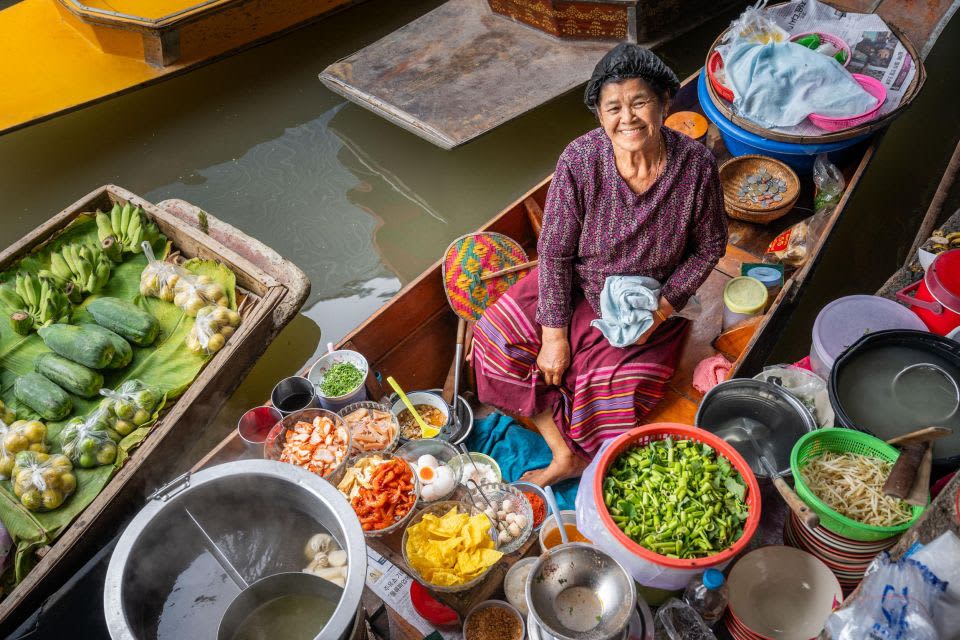 Railway & Damnoen Saduak Floating Market Tour