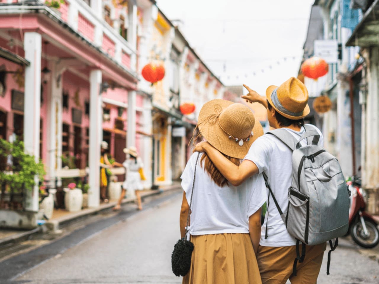 Phuket: Wat Chalong, Viewpoint, and Old Town Guided Tour