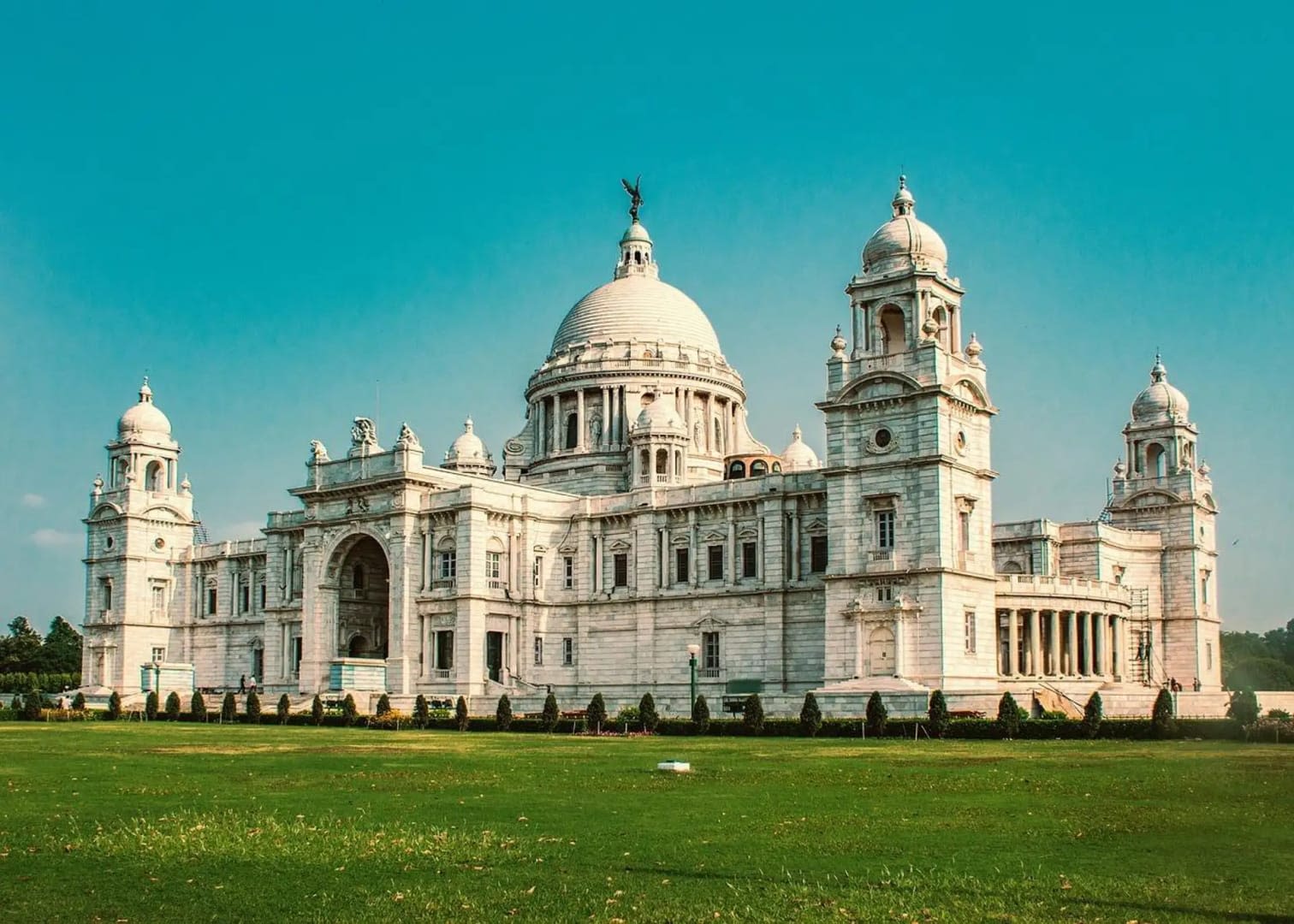 Kolkata City Highlights & Local Market Tour with Private Guide