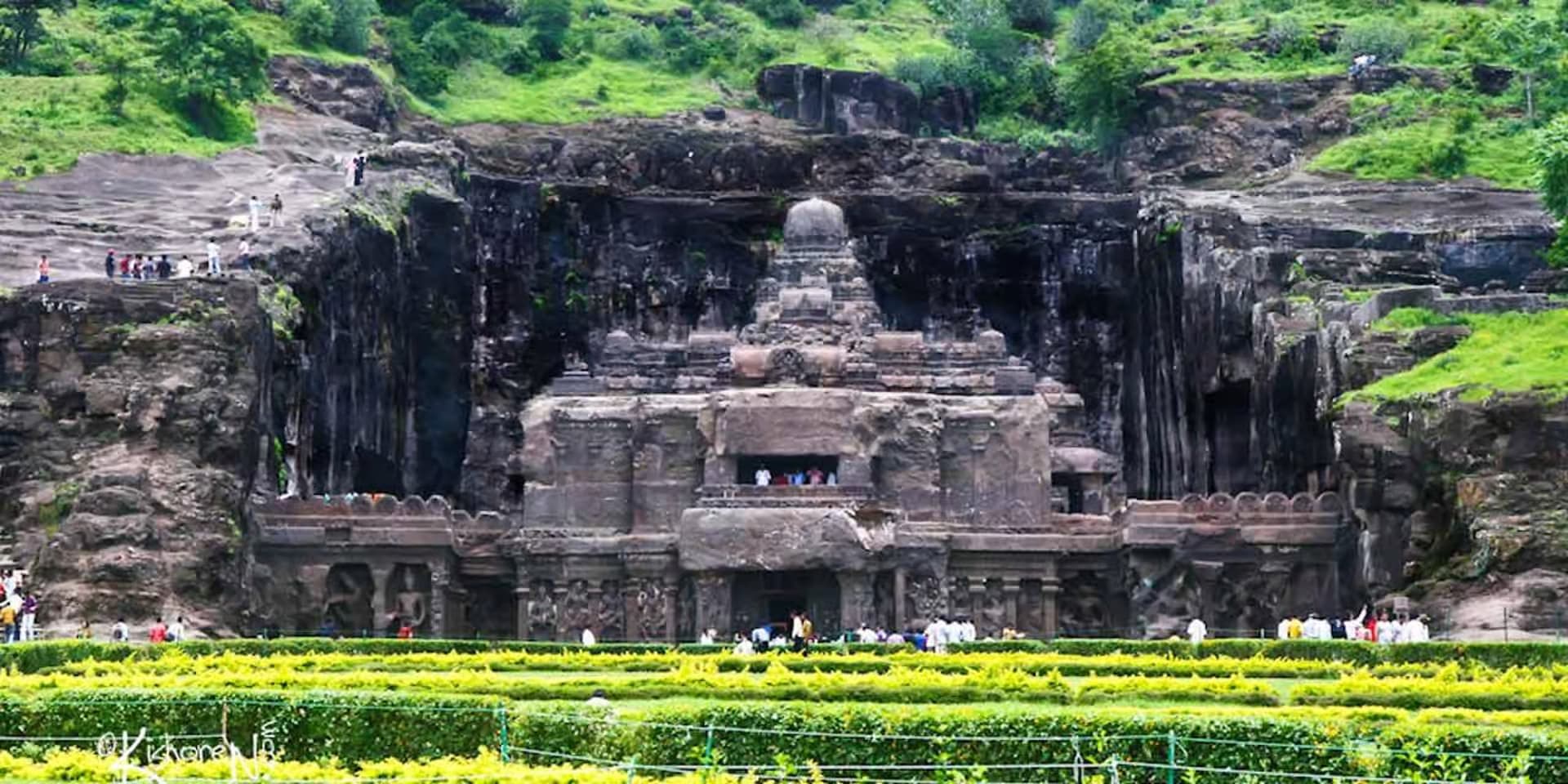 Ajanta & Ellora Caves Guided Tour with  Pick Up from City.
