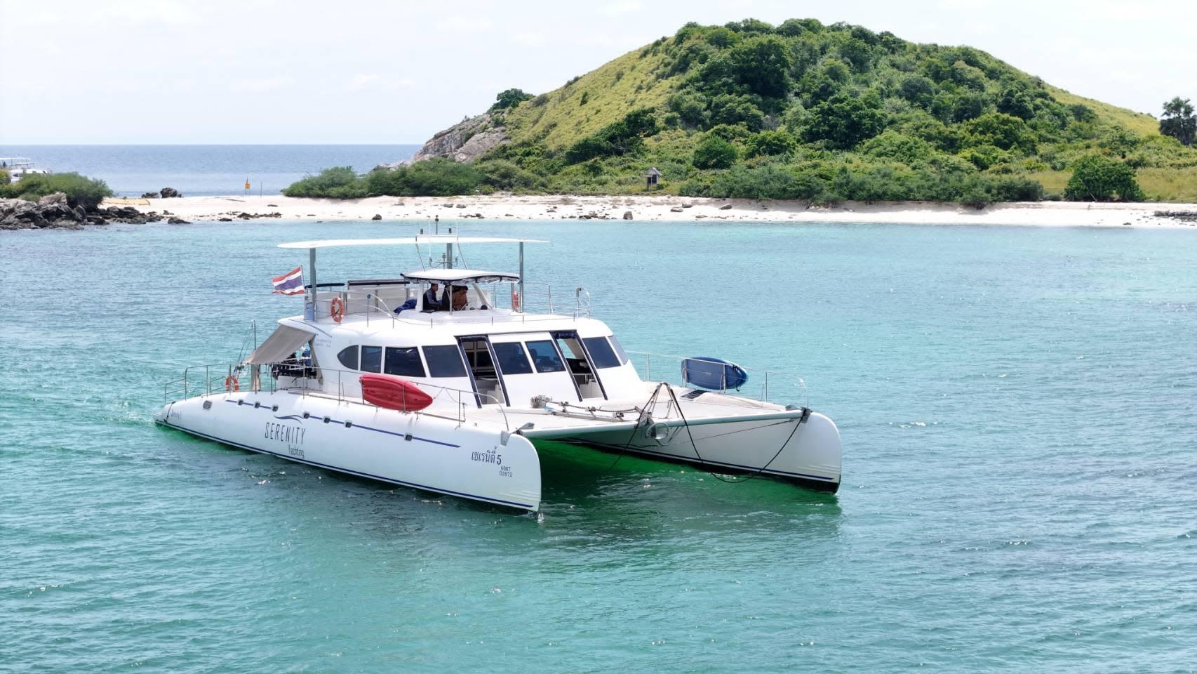 Pattaya 3-Island Catamaran Cruise with Thai Buffet Lunch