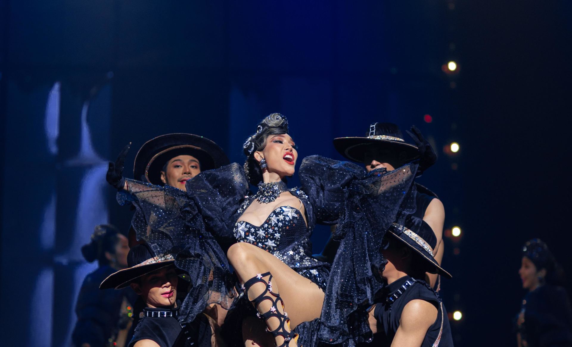 Pattaya: Alcazar Cabaret Evening Show Ticket