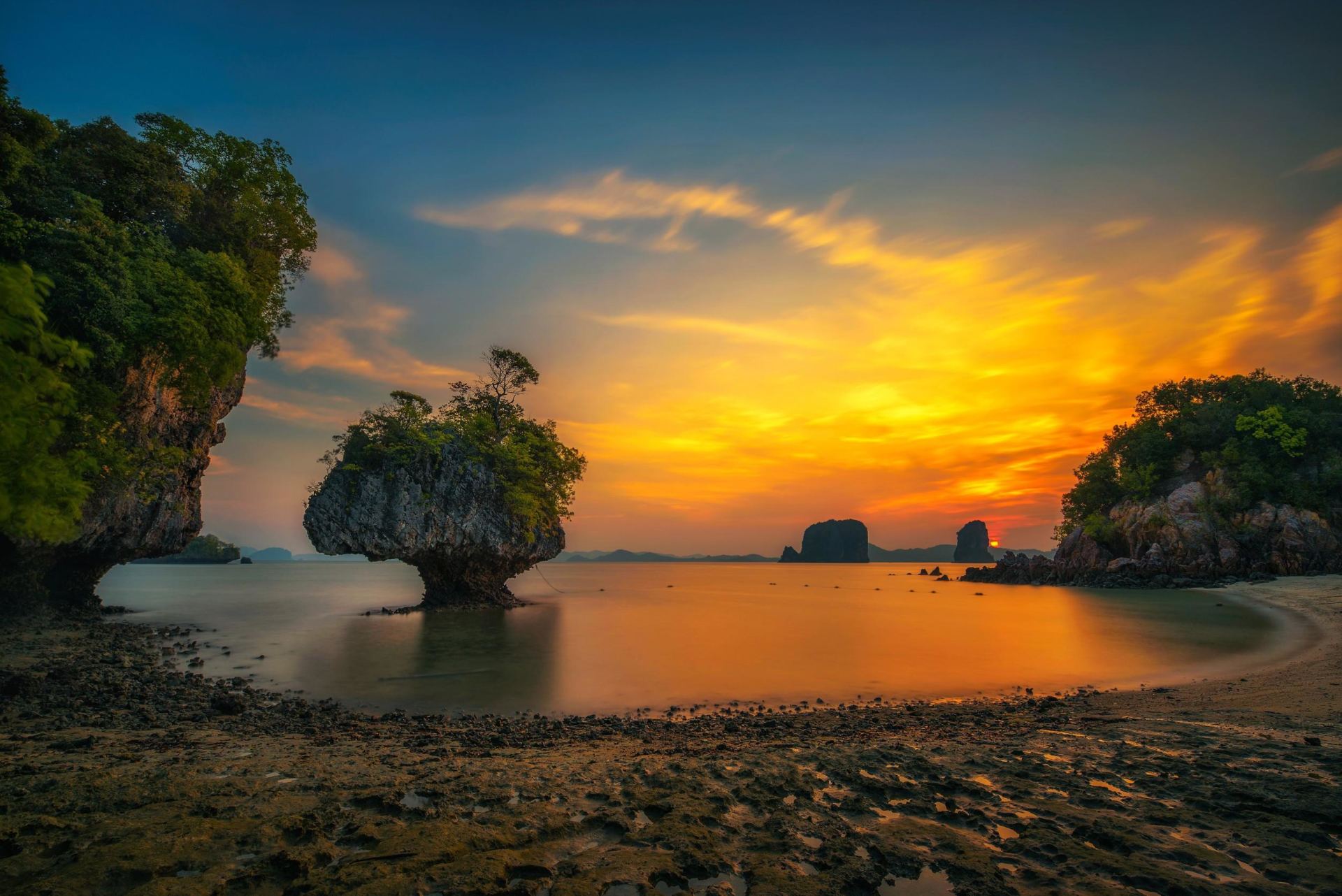Hong Island and Ko Pak Bia with Sunset Barbecue Dinner