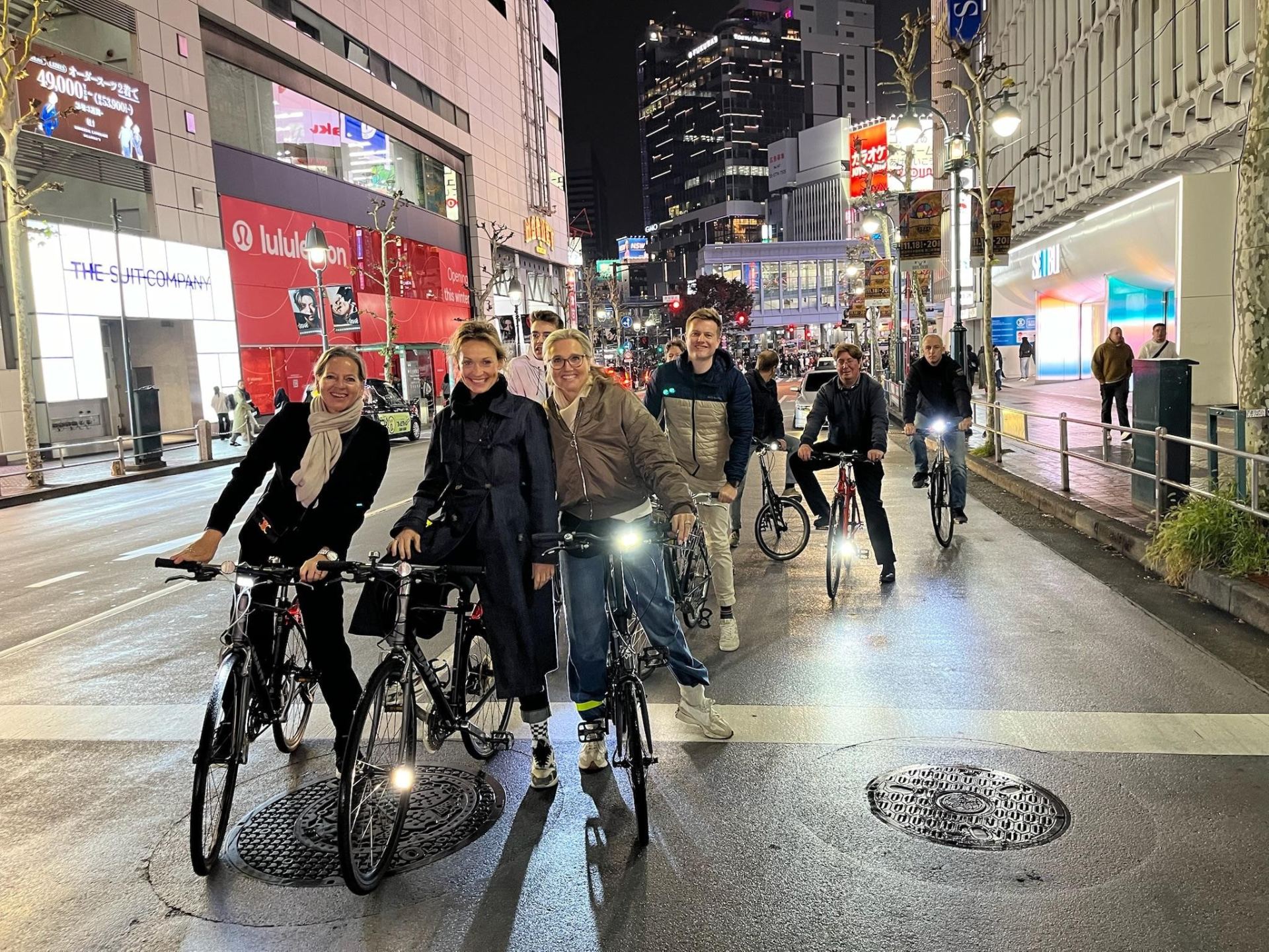 Tokyo After Dark by Bike: Omotesando, Roppongi and Aoyama Cemetery