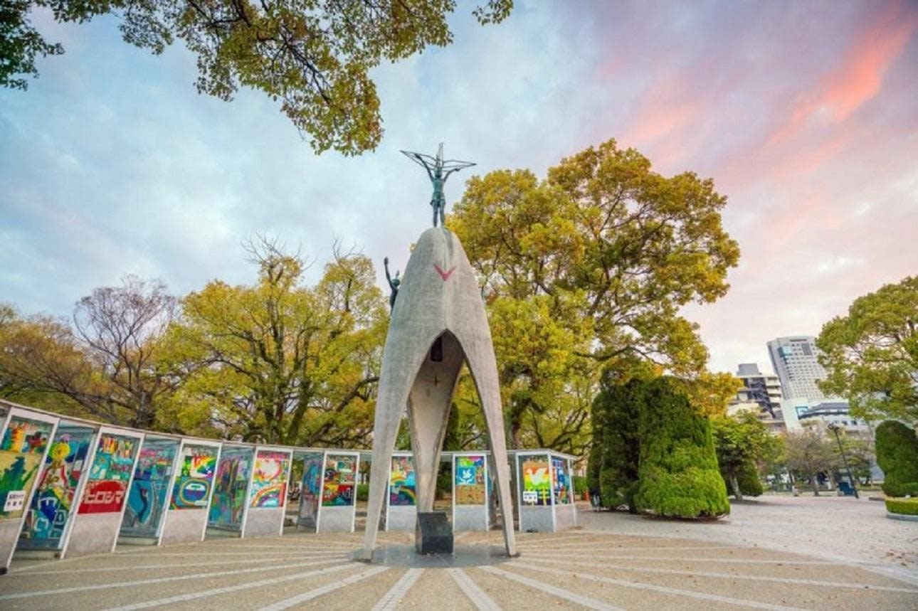 Hiroshima & Miyajima Private Day Tour: Two UNESCO Sites with a Local Guide