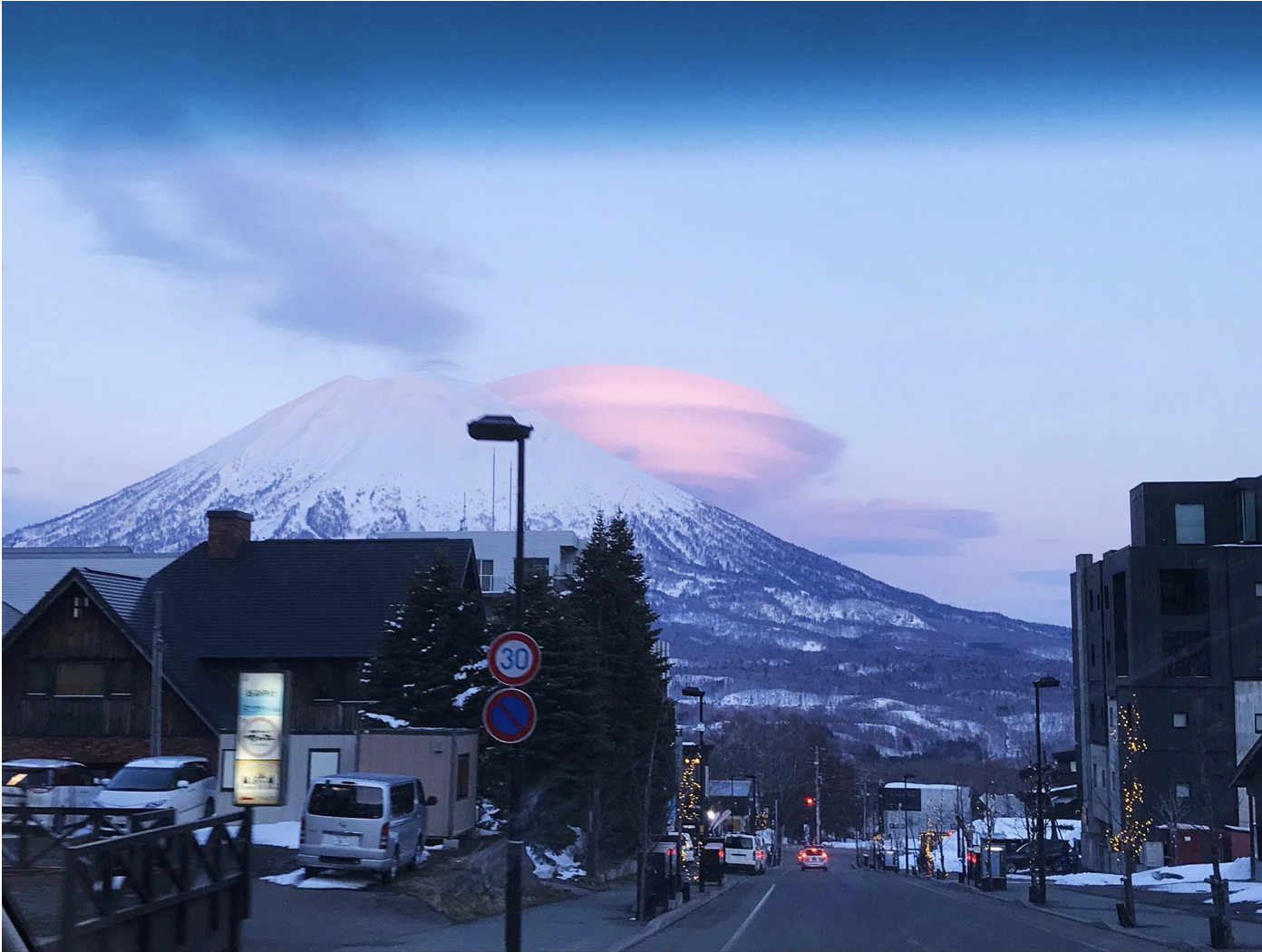 Lake Toya, Niseko and Noboribetsu: Seasonal Small-Group Day Tour