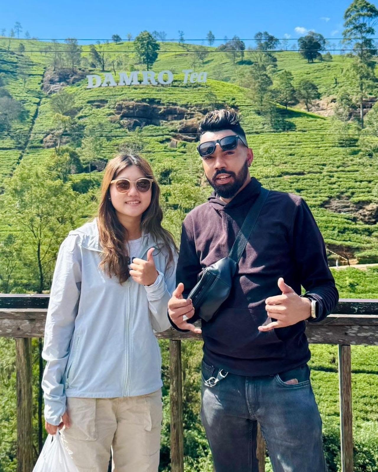 Kandy to Ella Transfer with Hill Country Stops and the Nanu Oya Train
