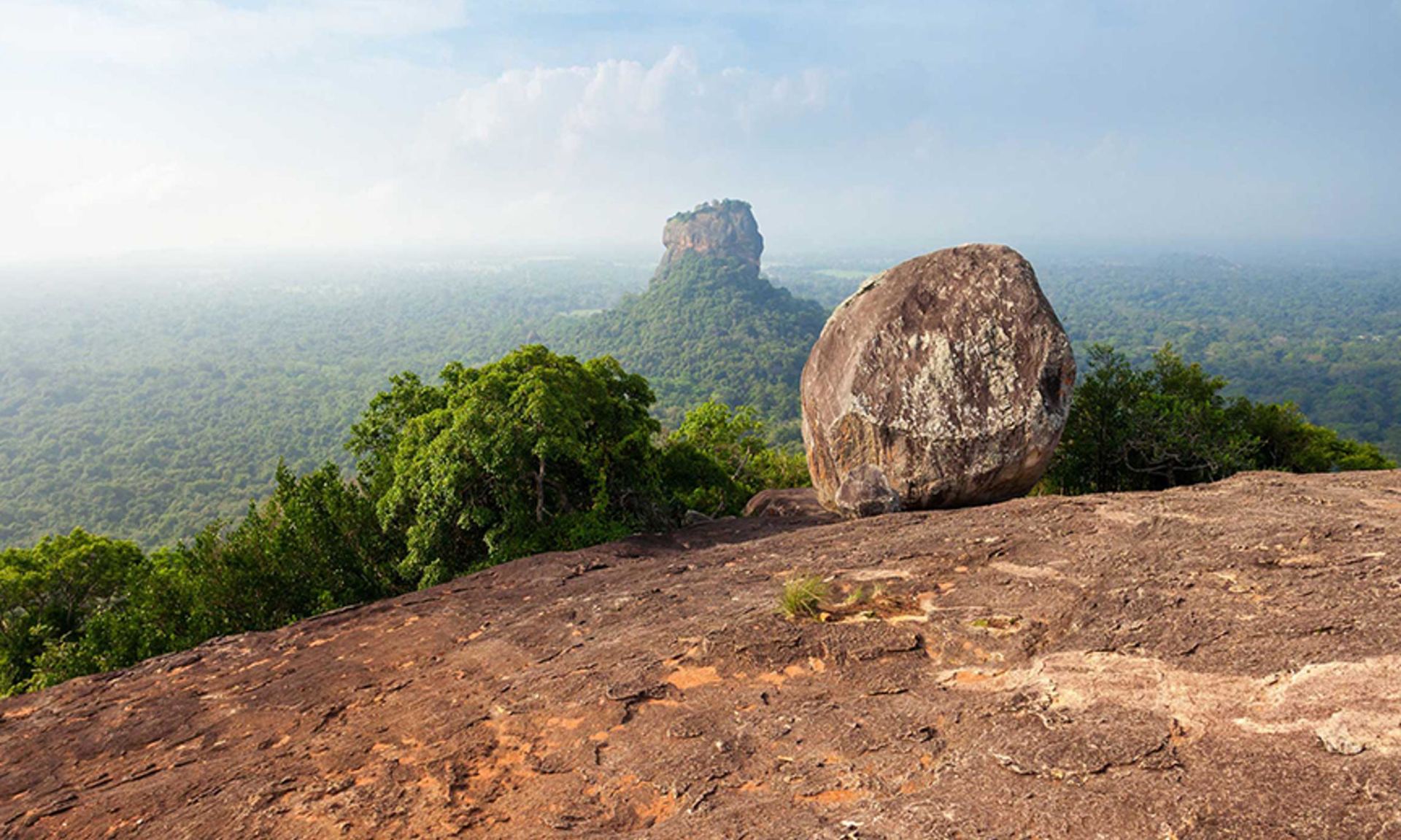 Dambulla Cave Temples and Pidurangala Rock: Day Trip from Colombo