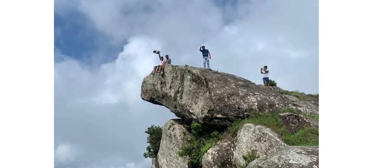 Hanthana Ridge and Katusukonda Hike from Kandy with Tea Estates and a Waterfall