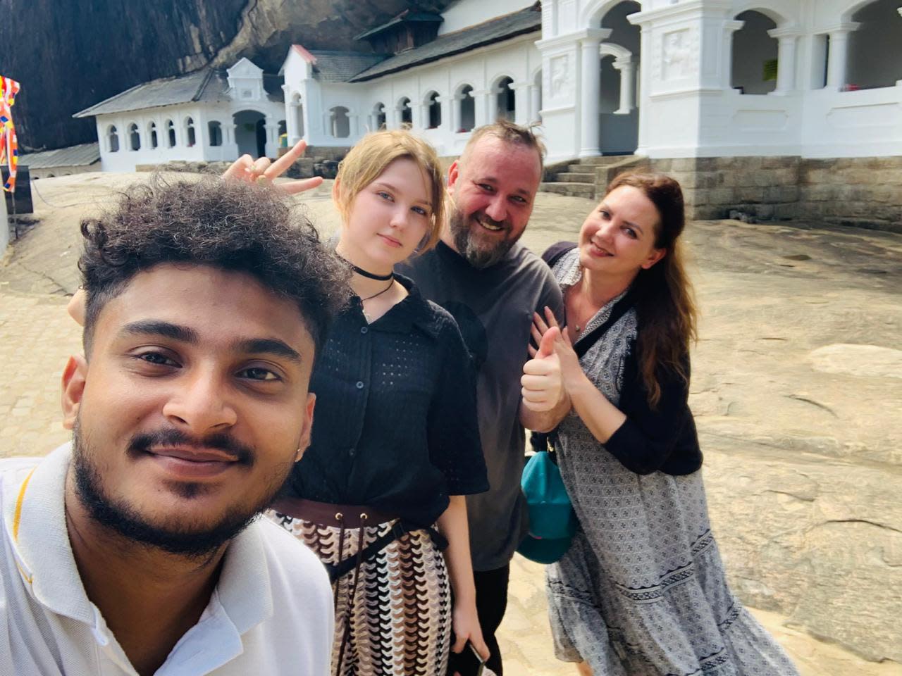 Sigiriya to Kandy Artisan Trail Transfer with a Family Lunch
