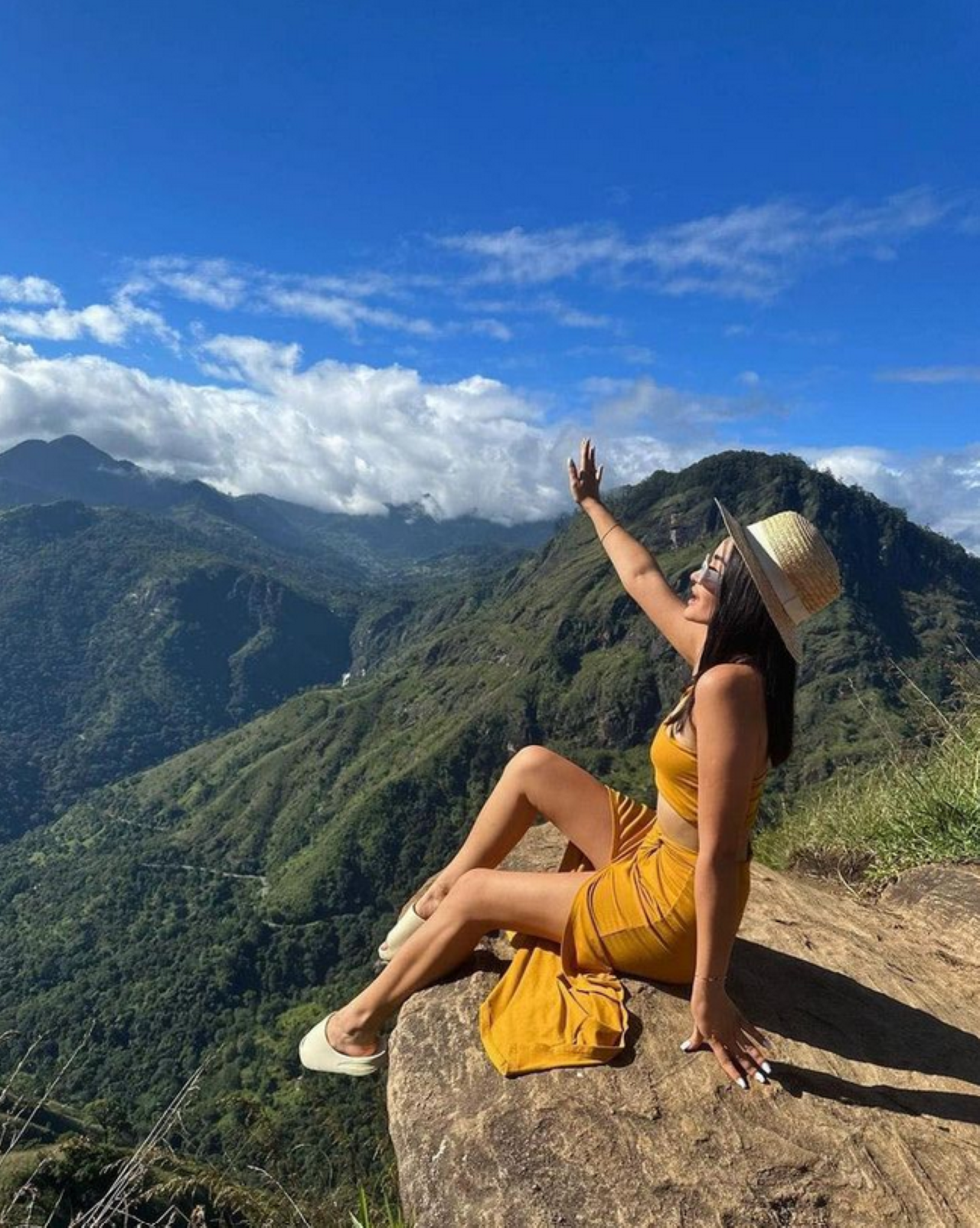 Little Adam's Peak Sunset Hike from Ella with a Local Guide