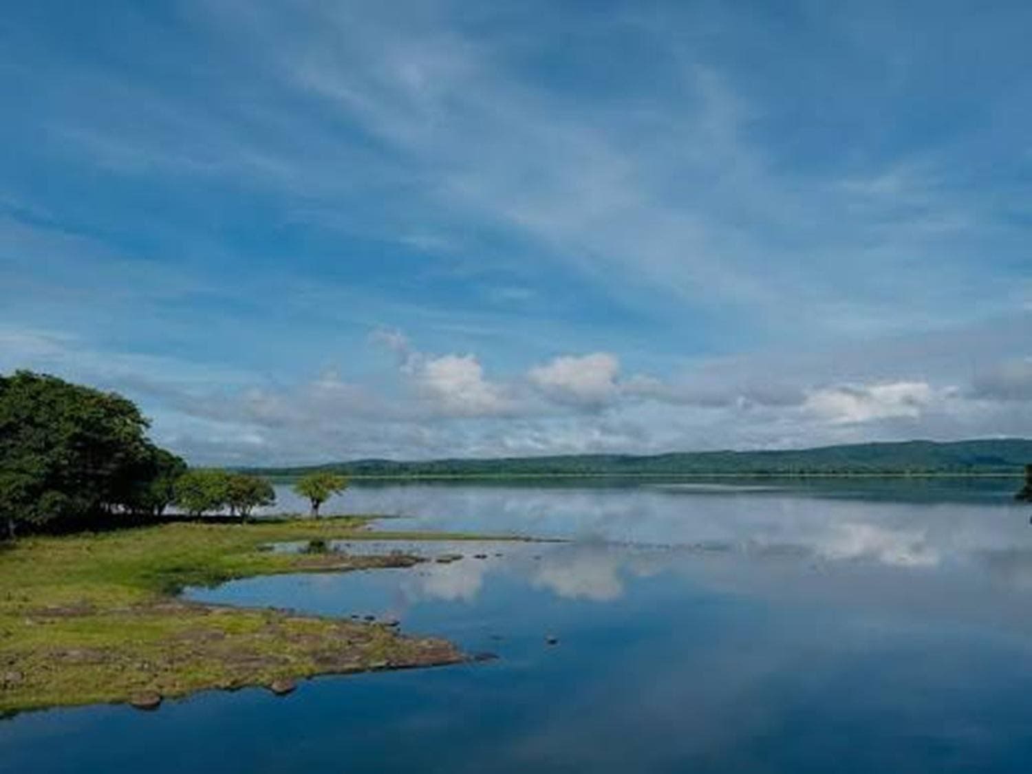 Ella to Trincomalee Guided Transfer via Mahiyanganaya and a Vedda Village