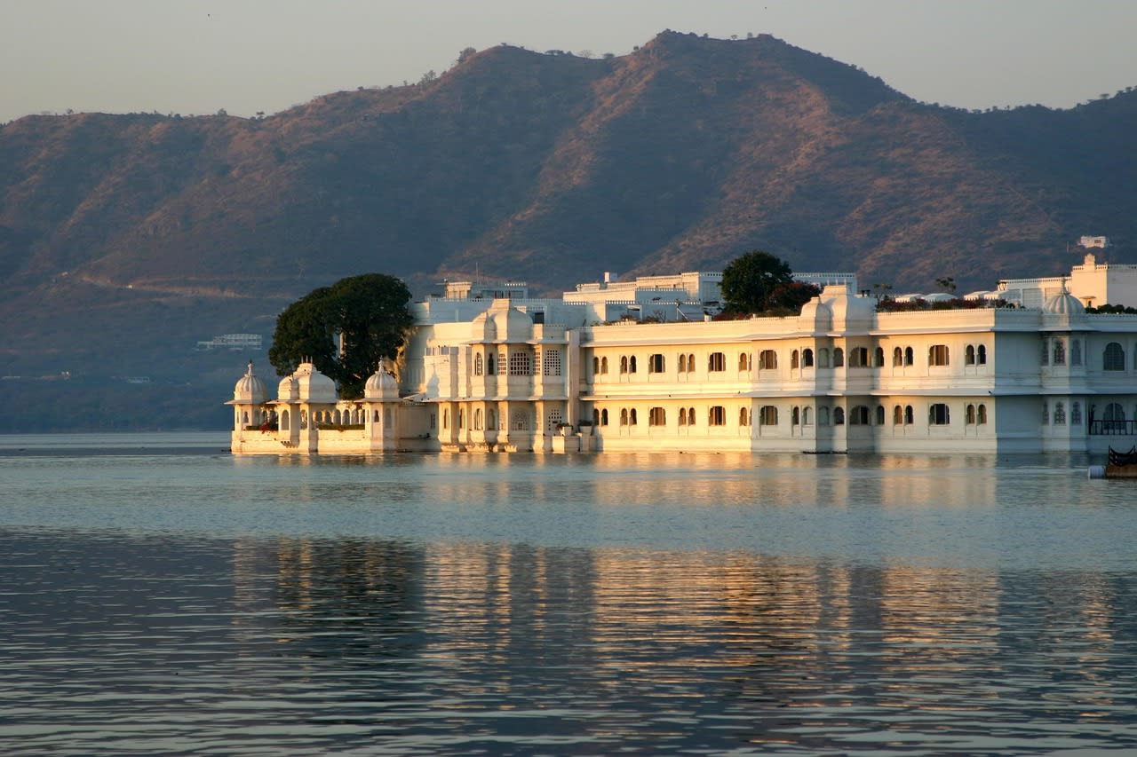 Book Tour Guide for Udaipur City Tour 2