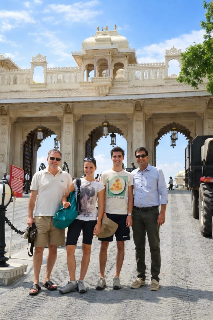 Book Tour Guide for Udaipur City Tour