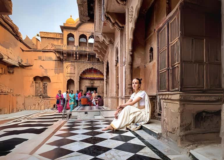 From Delhi: Taj Mahal & Mathura, Vrindavan Private Day Trip