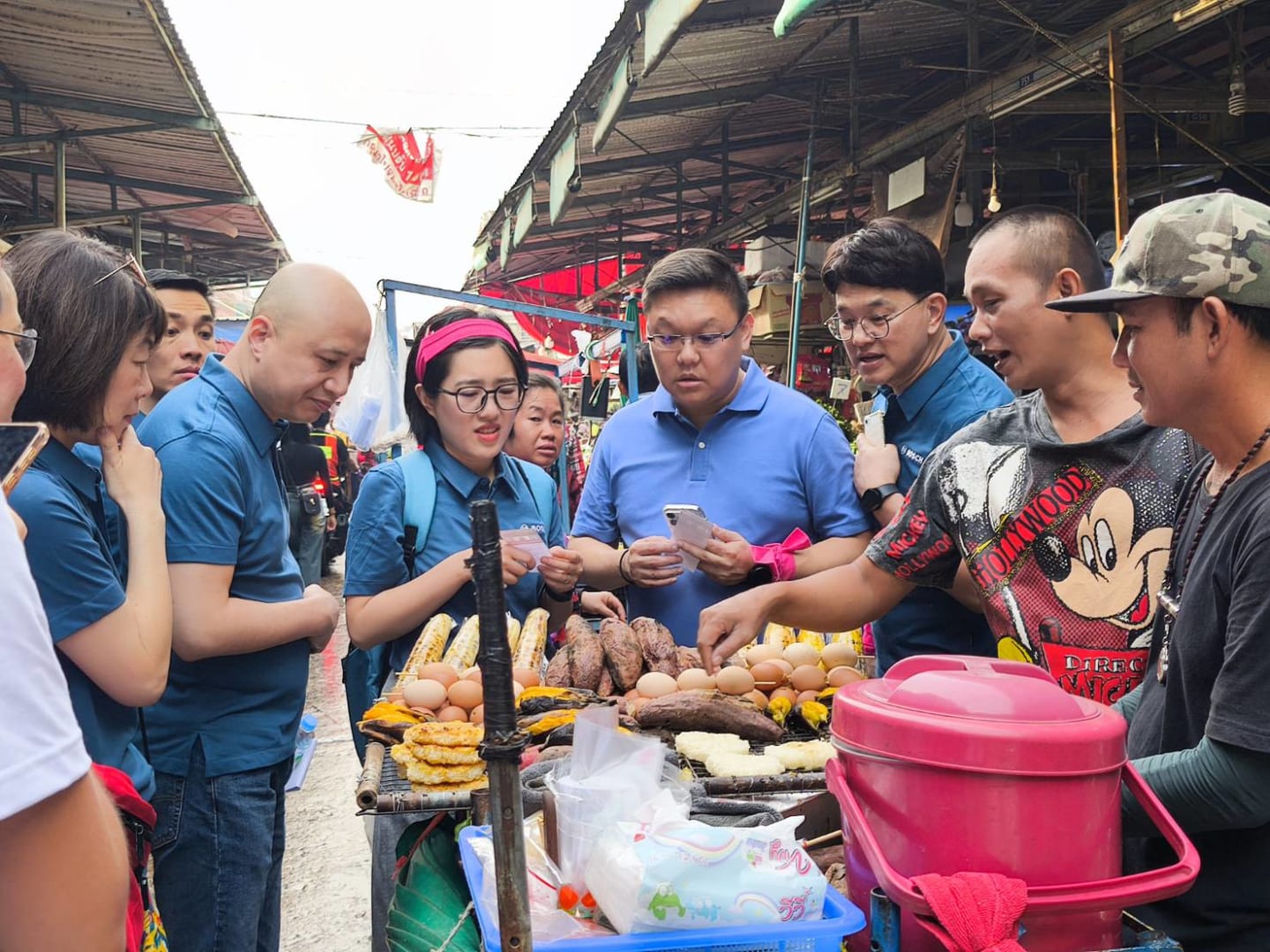Bangkok: Khlong Toei Market Scavenger Hunt with Tuk-Tuk & River Boat 2