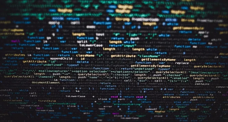 photo-1550645612-83f5d594b671